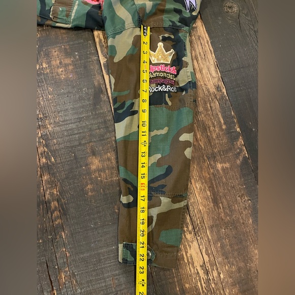 Upcycled Handmade By ME Vintage Army Fatigue Camo Jacket Bling Patches Pins - Picture 17 of 17